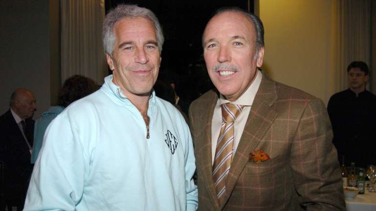 Jeffrey Epstein (à esquerda) e o empresário Pepe Fanjul (à direita)
