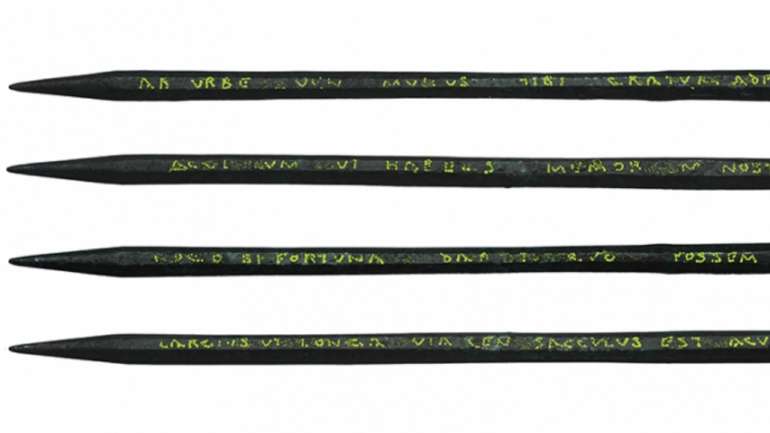 O "stylus" tem 132mm, tamanho aproximado das canetas de hoje em dia