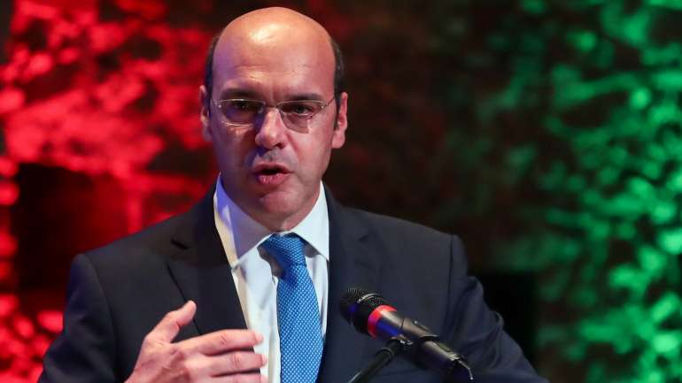 A duas semanas da greve que promete paralisar o país, o ministro da Economia diz que a Lei da Greve deveria ser revista