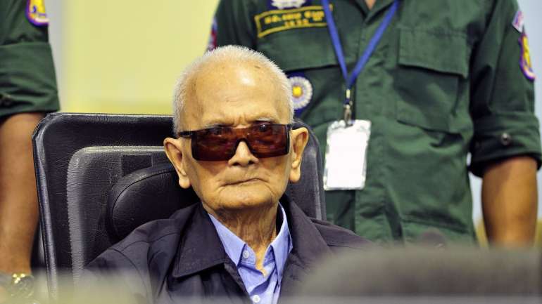 "Esses crimes de guerra e crimes contra a humanidade não foram cometidos pelo povo cambojano", disse Nuon Chea. "Foram os vietnamitas que mataram os cambojanos", insistiu