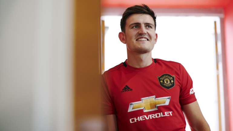 Harry Maguire, reforço do Manchester United, superou por cerca de três milhões o investimento feito pelo Liverpool no central Van Dijk