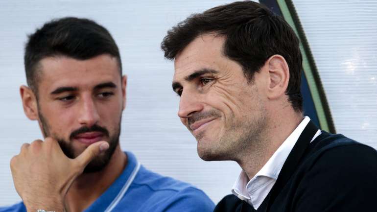 "O Iker é um campeão. Vou usar aqui um chavão que é verdade: os campeões nunca desistem e o Iker é um bocadinho isso", disse o treinador do FC Porto