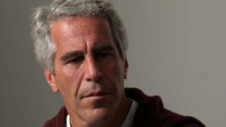 Em julho, Jeffrey Epstein já tinha sido encontrado na sua cela com marcas no pescoço e insconsciente