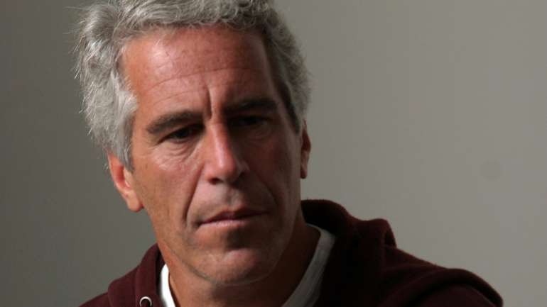 Jeffrey Epstein foi encontrado sem vida no sábado, no interior da cela