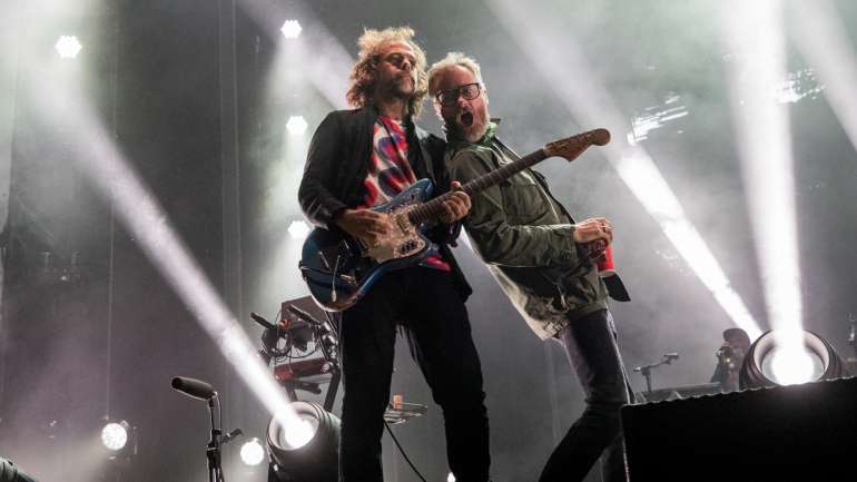 Ao contrário de Julia Jacklin, que não quis ser fotografada, os The National aceitaram que os repórteres de imagem creditados para cobrir o festival fotografassem o início do seu concerto