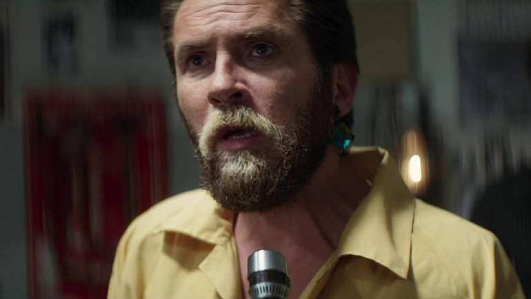 Sérgio Praia na pele de António Variações em "Variações", o filme de estreia de João Maia