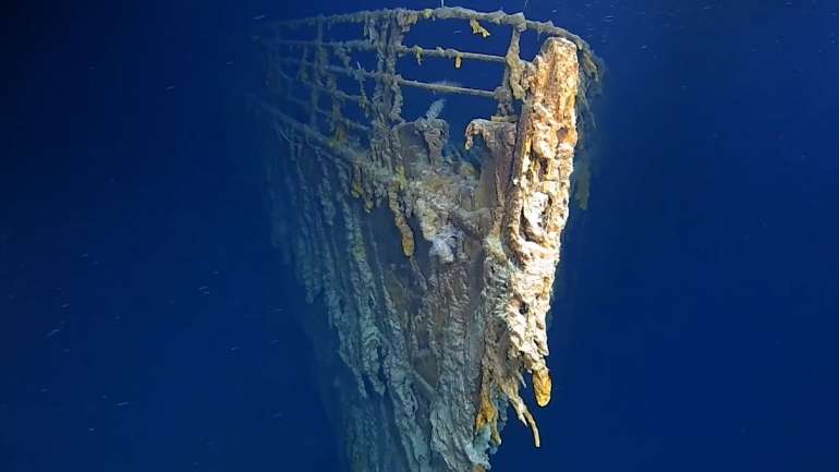 Os mergulhadores detetaram um colapso parcial do casco do navio