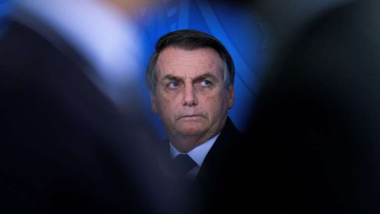 À semelhança do que tem acontecido nos últimos dias, Bolsonaro voltou a lançar críticas às organizações não governamentais (ONG), argumentando que estas não trabalham para o bem do Brasil, mas "para quem paga"