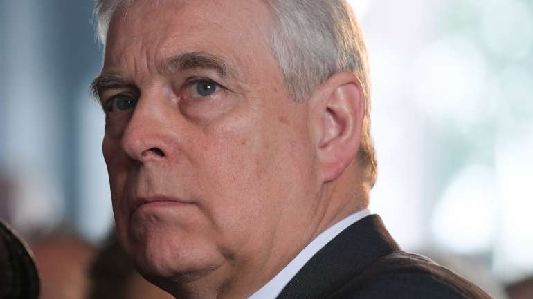 Uma das testemunhas que faz parte de um caso contra Epstein na Florida, nos Estados Unidos, revela que terá sido forçada a ter relações sexuais com o príncipe André por três vezes
