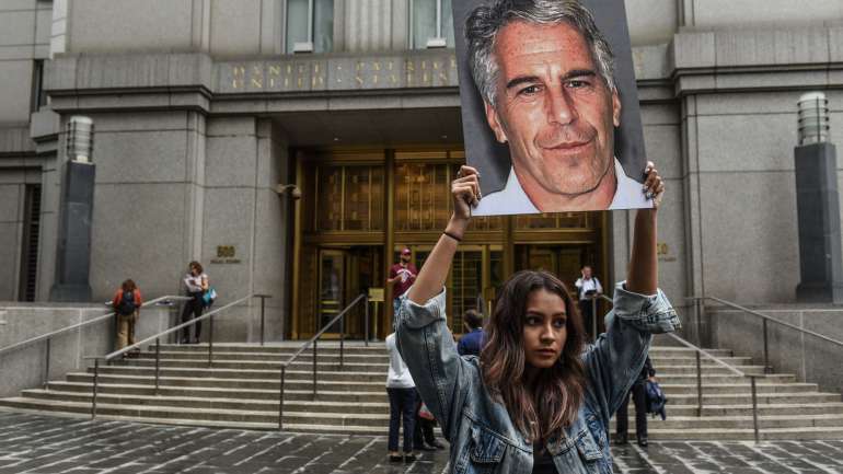 Esperava-se que Jeffrey Epstein fosse levado a julgamento em 2020. O seu suicídio pôs um ponto final na investigação