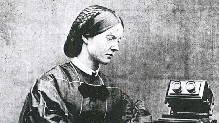 Mary Ward com o seu microscópio, uma companhia inseparável da sua veia naturalista