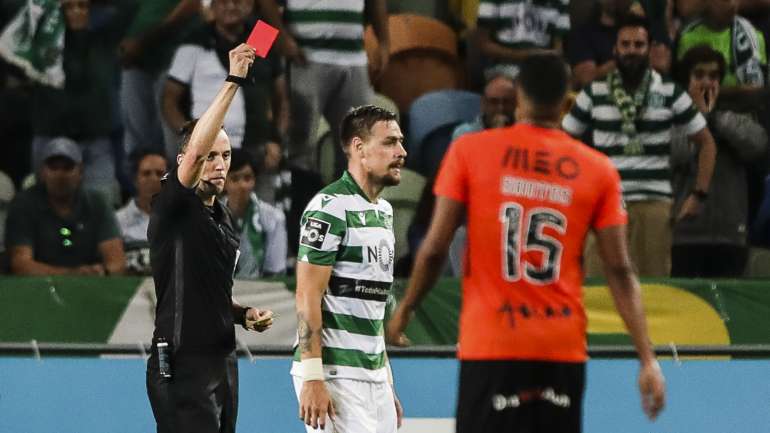 O avançado uruguaio acabou por ser expulso na sequência do terceiro penálti
