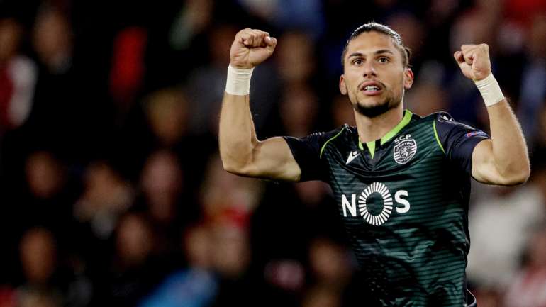 Pedro Mendes estreou-se pelo Sporting em Eindhoven e marcou 73 segundos depois, não evitando a derrota por 3-2