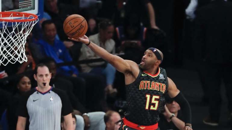 Apelidado de 'Air Canada' desde os tempos de Toronto, Carter foi oito vezes selecionado para o 'All-Star Game'. Em 2000, foi campeão olímpico com os EUA em Sydney