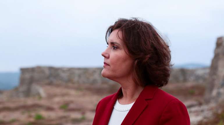 Segundo Assunção Cristas, a criação de um estatuto de benefício fiscal para o interior significa que o partido considera que "as pessoas que trabalham e que vivem no interior, nomeadamente da terra [agricultura], deverão pagar metade da taxa de IRS"