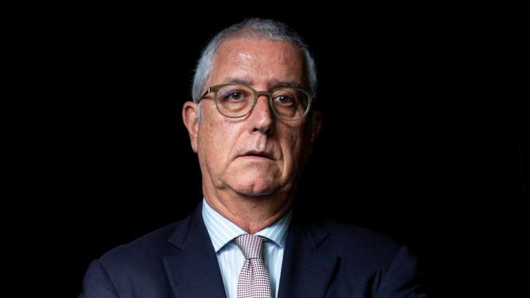 "É urgente repor a credibilidade das instituições -- Governo e Assembleia da República", sublinha Fernando Negrão