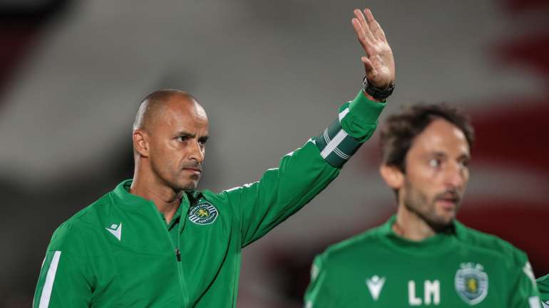 Jorge Silas foi muito saudado pelos adeptos do Sporting antes do jogo de estreia na Vila das Aves, que terminou com a vitória por 1-0
