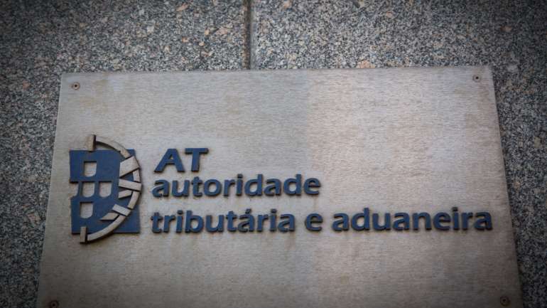 Esta não é a primeira vez que a AT deteta a existência de mensagens por email ou SMS enviadas em seu nome