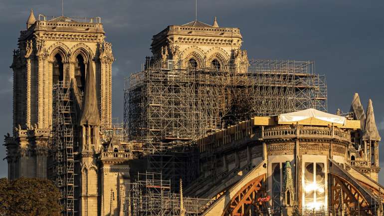 O arcebispo de Paris, Michel Aupetit, disse que "todo o mundo dá o que pode de acordo com as suas necessidades”, mas, acrescentou: “Os grandes doadores dão-nos espaço para respirar"
