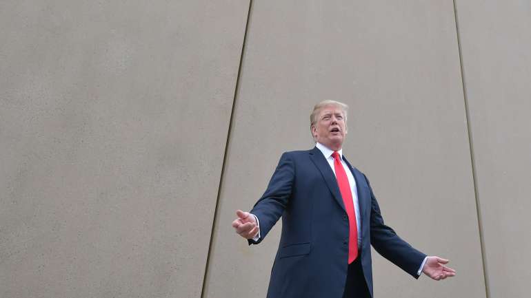 "Vocês estão a fazer-me passar por idiota", disse Donald Trump à sua equipa, numa reunião de março