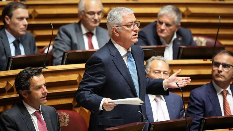 Fernando Negrão terá pedido desculpas aos deputados do PSD cujos nomes foram incluídos no pedido de fiscalização sem o seu consentimento
