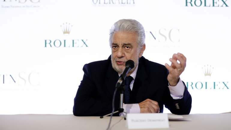 Domingo estava vinculado à Ópera de Los Angeles desde a sua criação, há três décadas, e era diretor-geral da instituição desde 2003