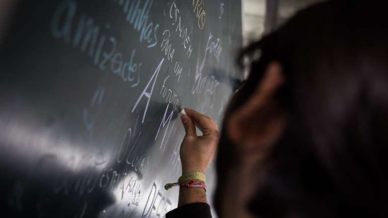 No relatório da Eurydice é sublinhado o facto de o acesso ao topo da carreira ter sido descongelado em 2018