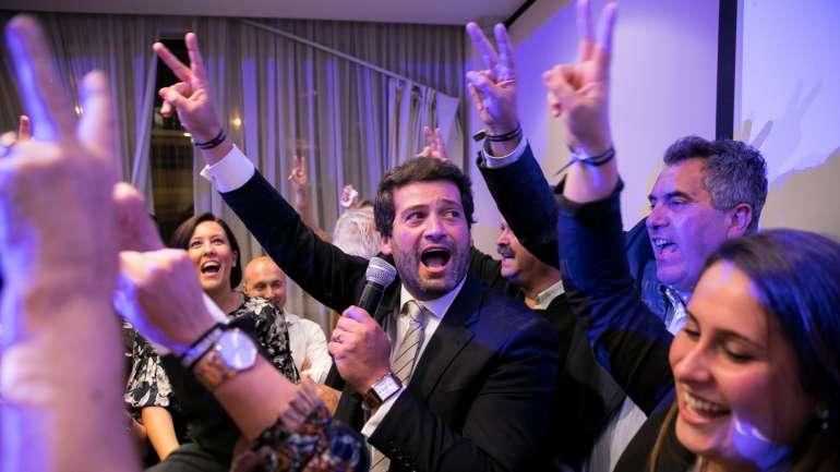 André Ventura festeja a eleição de um deputado (ele próprio) pelo círculo de Lisboa