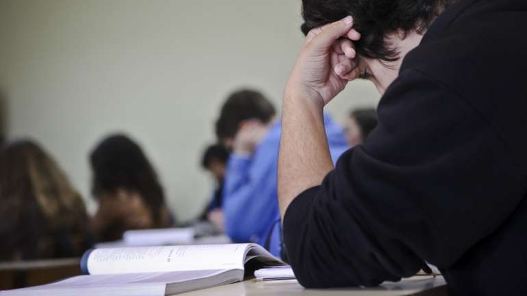 A disciplina pretende dar ferramentas aos alunos que lhes permita compreender o mundo em que vivem, clarifica a DGE