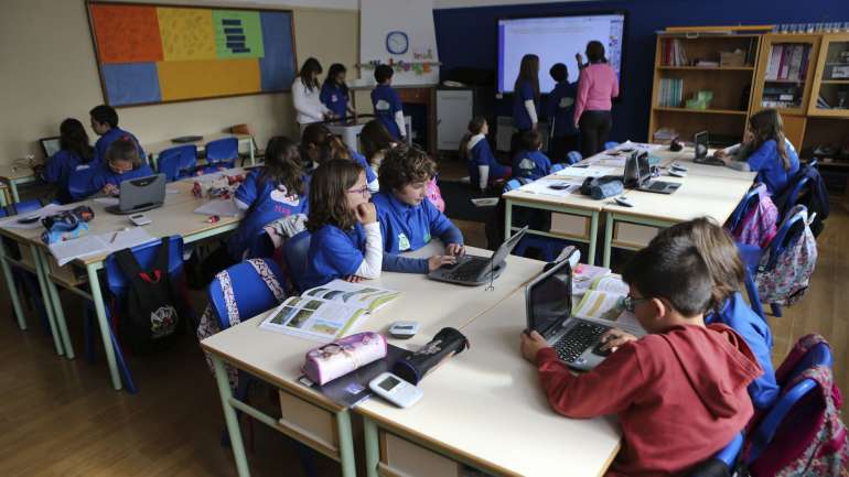 Os dois espaços letivos, designados "salas do futuro", estão na Escola Básica Integrada do Marão e na Escola Básica Amadeo de Souza Cardoso