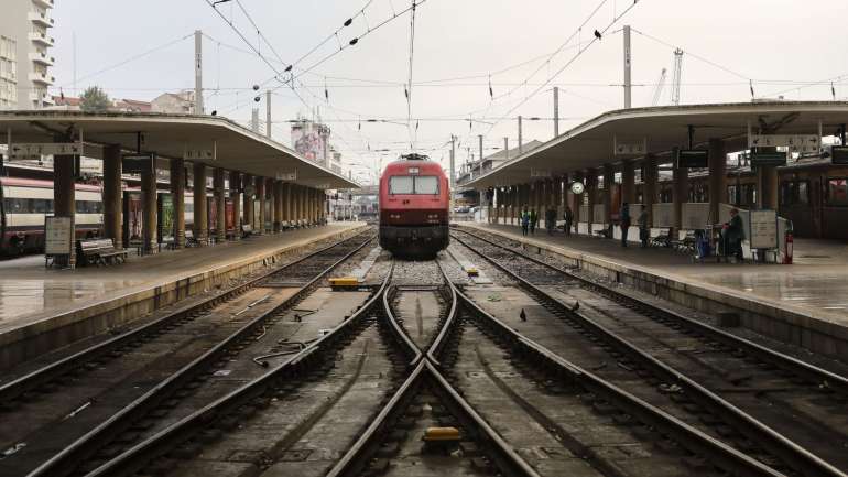 A operadora ferroviária portuguesa continua em falência técnica, com capitais próprios negativos de mais de dois mil milhões de euros.