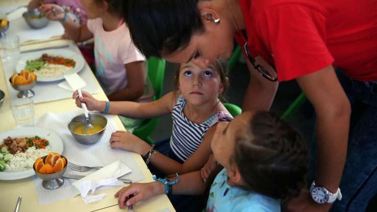 Se houver muitos aniversariantes no mesmo dia, as escolas poderão ter escolher datas diferentes para os pais estarem presentes no almoço