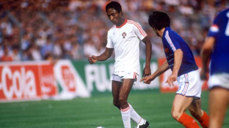 Rui Jordão jogou cinco anos no Benfica, nove no Sporting e dois no V. Setúbal, tendo brilhado nas meias do Europeu de 1984 com a França
