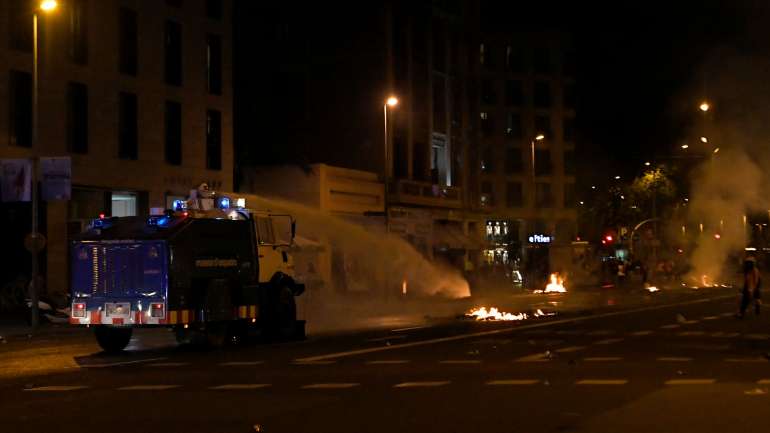 Os protestos na Catalunha começaram na segunda-feira, após a condenação dos políticos catalães a penas de prisão