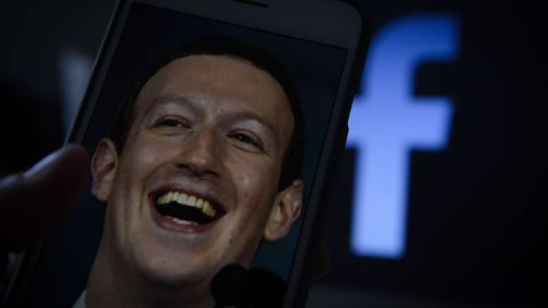 Há muito que o fundador do Facebook, Mark Zuckerberg, assumira o desafio da rede social em combater a disseminação de "fake news" nas suas plataformas