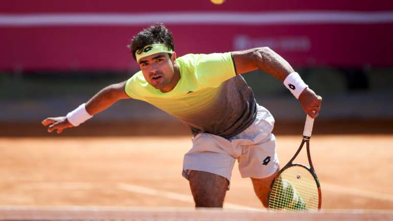 O tenista sérvio Danilo Petrovic venceu o tenista das Caldas da Rainha por 7-6 (10-8) e 7-6 (8-6), em uma hora e 53 minutos