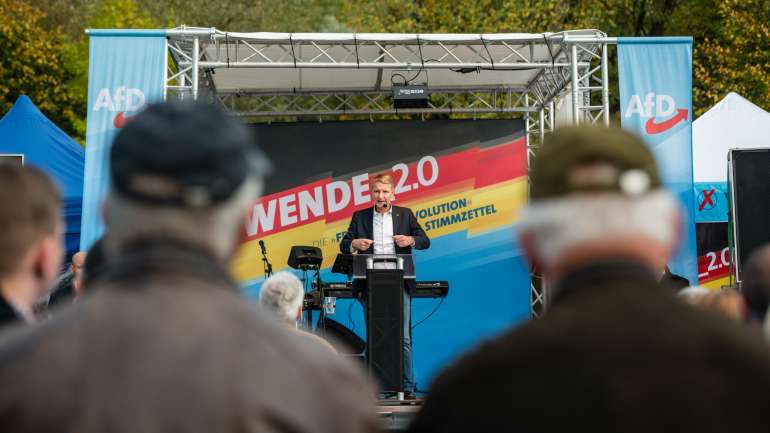 As projeções apontam um segundo lugar para a AfD, com 23,8%, saltando assim do quarto para o segundo lugar em apenas cinco anos