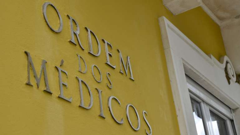 A proposta da Ordem dos Médicos alberga um pacote de 25 medidas para aumentar a atratividade do SNS, que já foi entregue ao Ministério da Saúde