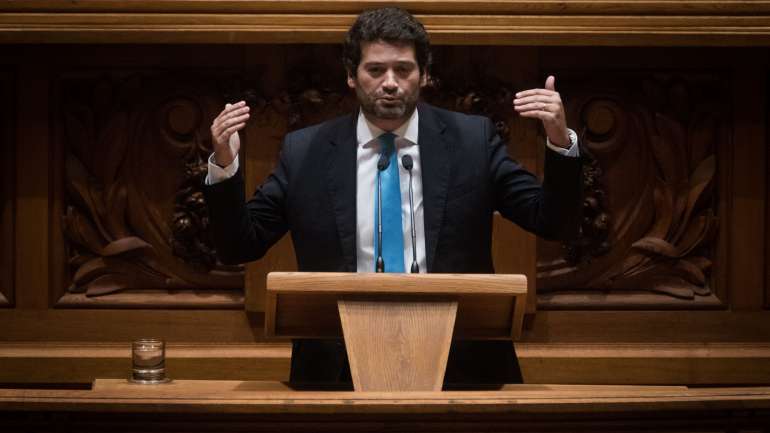 Deputado do Chega diz que tese é uma questão de "ciência" enquanto o discurso político é "opinião"