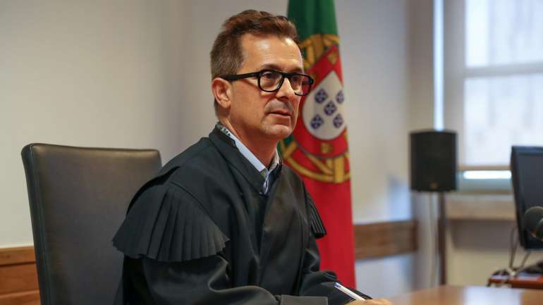 O juiz mandou recolher na segunda-feira durante o interrogatório os telemóveis e ipads dos advogados e procuradores
