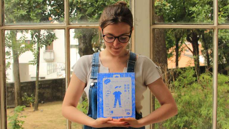 Aos 22 anos, Beatriz lançou um livro que dá uma perspetiva do ensino do design em Portugal, mas não quer ficar por aqui