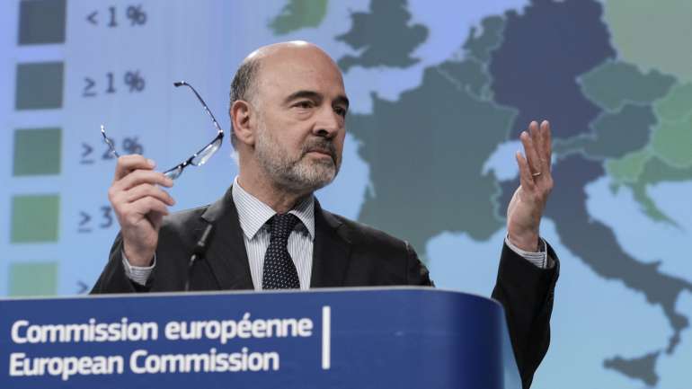O comissário europeu dos Assuntos Económicos e Financeiros, Pierre Moscovici, apresenta as previsões de outono