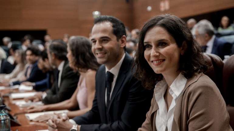 Isabel Diaz Ayuso, presidente da Comunidade de Madrid eleita pelo PP, na assembleia regional