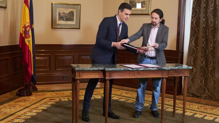 Pedro Sánchez e Pablo Iglesias durante uma conferência de imprensa, na manhã desta terça-feira, em Madrid