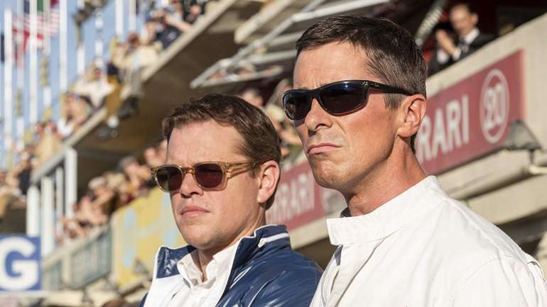 Matt Damon e Christian Bale em pista em "Le Mans '66: O Duelo"