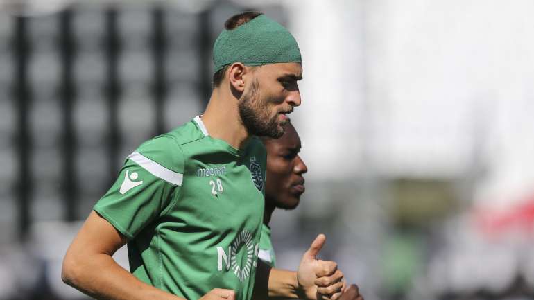 Bas Dost, aqui a treinar após o ataque que lhe fez um ferimento na cabeça, foi a principal vítima da invasão mas joga hoje na Alemanha