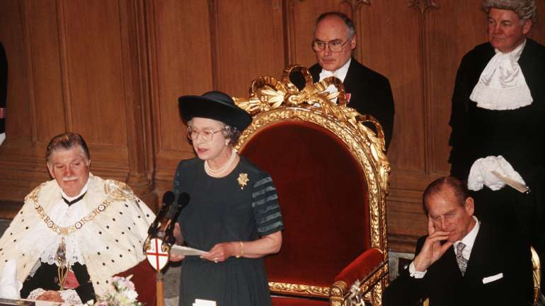 O discurso em Guildhall, quando celebrava os 40 anos de reinado, entrou diretamente na História. Isabel II não escondeu o "Annus Horribilis" que o clã real vivera