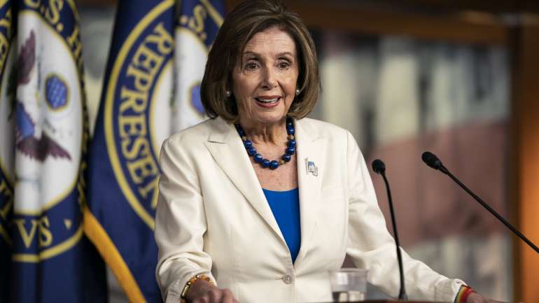 Nancy Pelosi afirmou em conferência de imprensa que considera já haver provas contra o Presidente
