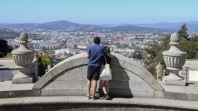 André Soares nasceu em Braga, em 1729, e morreu em 1769, deixando obras em ferro, desenho, cartografia e arquitetura