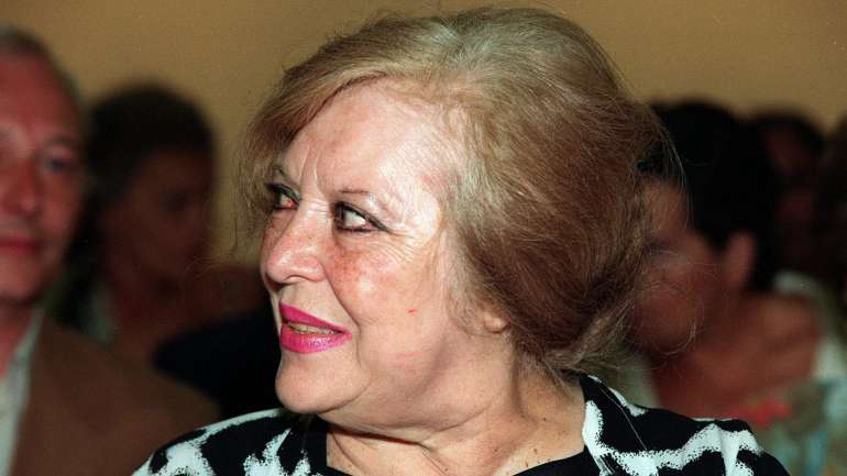 No prefácio da obra, a estudiosa da poetisa escreve que Natália Correia "escrevia com o mundo no colo"